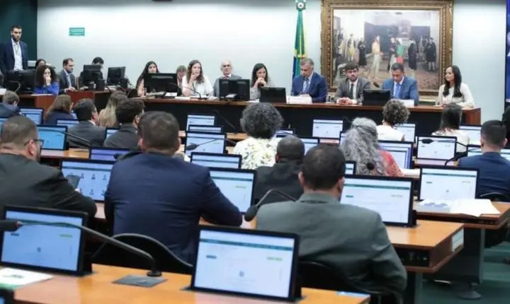 Redução da maioridade penal para 16 anos volta à pauta da CCJ nesta terça; 90% dos brasileiros apoiam, diz pesquisa
