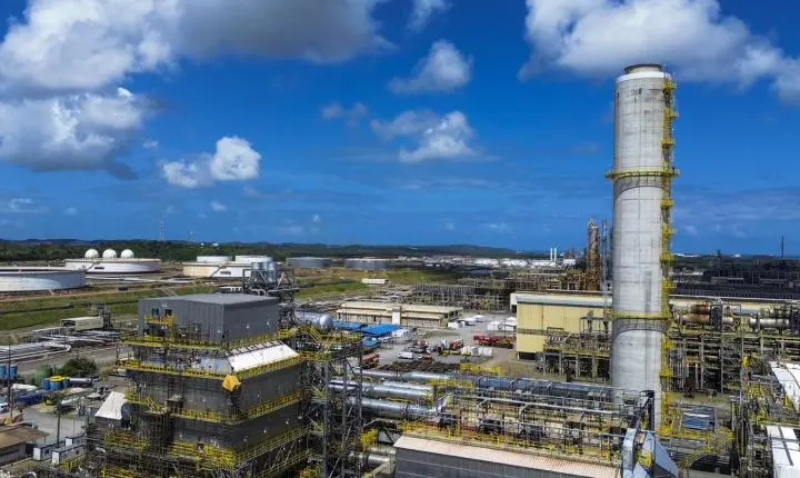 Refinarias da Petrobras superam 100% de capacidade de operação, impulsionando produção