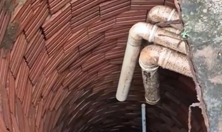 Resgate em fossa séptica mobiliza bombeiros após homem pular muro em Sarandi