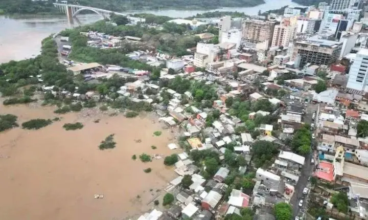 Rio paraná começa a baixar após pico, mas situação ainda é preocupante