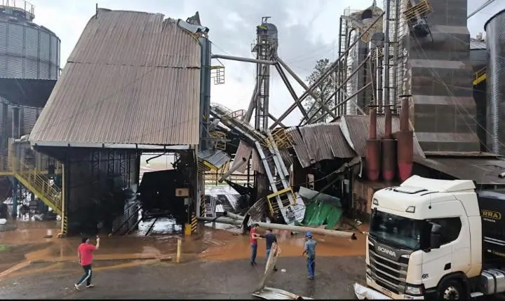 Suposto tornado assusta moradores e causa estragos em Cornélio Procópio
