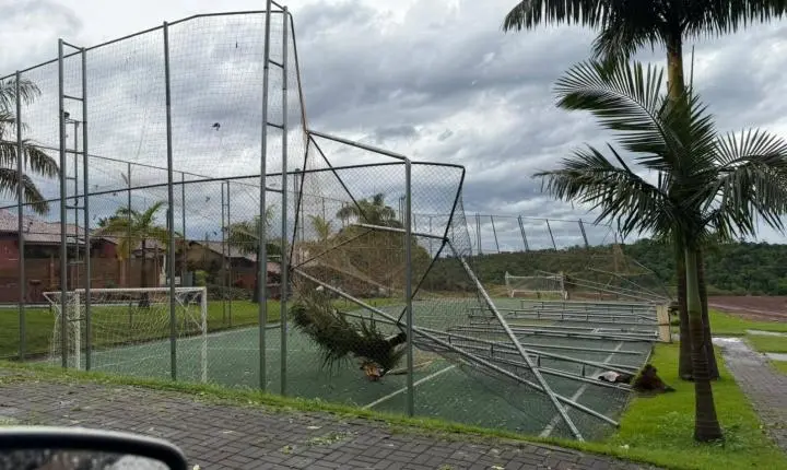 Suposto tornado assusta moradores e causa estragos em Cornélio Procópio