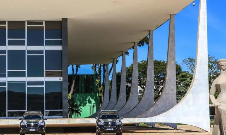 STF retoma julgamento sobre uberização e define vínculo de motoristas