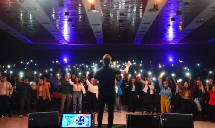 Tour Café com Deus Pai percorre cidades do Paraná com encontros presenciais