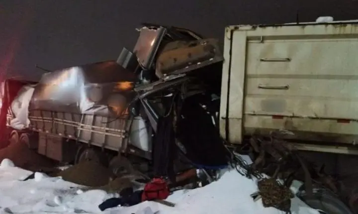 Tragédia na BR-277: Grave Acidente Envolvendo Caminhões e Carro Deixa Dois Mortos em Campo Largo