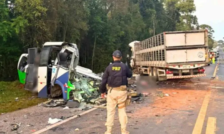 Tragédia na BR-373 deixa 22 mortos após colisão frontal no Paraná