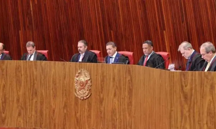 TSE proíbe posts que vinculam Flávio a fake news de Nossa Senhora em julgamento