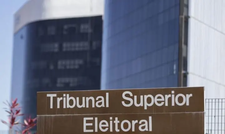 TSE encaminha cassação do governador de Roraima com maioria de votos