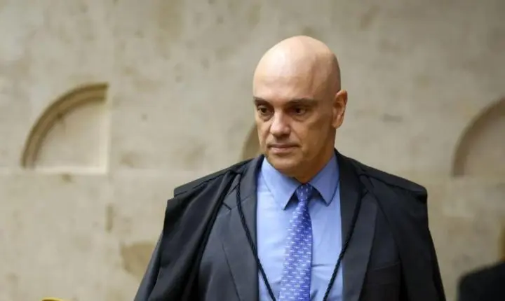 URGENTE: Moraes arquiva inquérito contra Bolsonaro na 'Abin Paralela'; Ramagem é poupado, mas segue foragido
