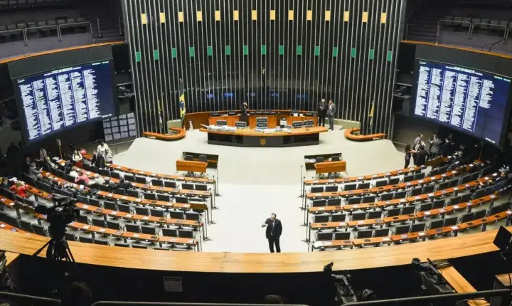 Partidos do Centrão adere à direita e passa a defender impeachment de ministro do STF